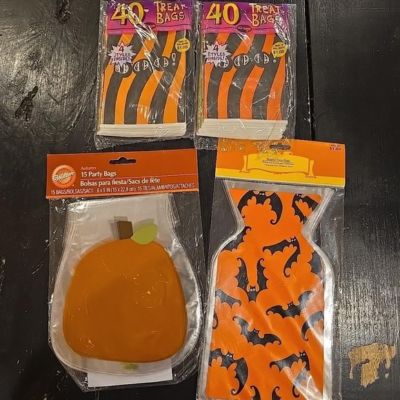 Wilton Other - NEW Halloween Treat Bags LOT ~ Pumpkin Shaped, Bats, Paper Bags - Wilton +
